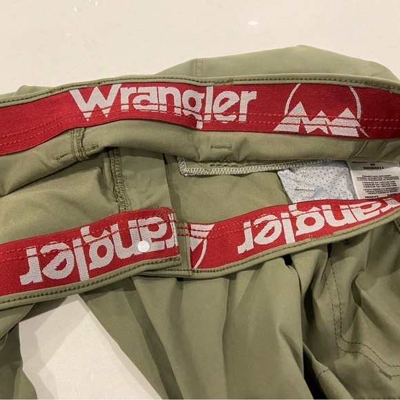 Wrangler Men’s Size 44 Cargo Golf Shorts Green - Picture 5 of 11